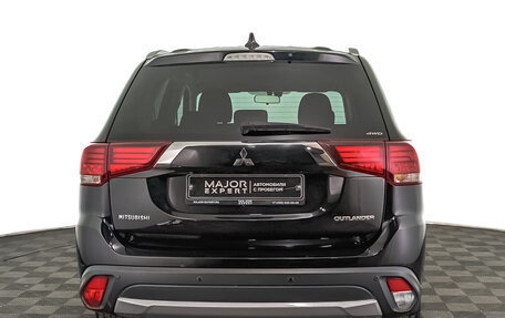 Mitsubishi Outlander III рестайлинг 3, 2018 год, 2 150 000 рублей, 6 фотография
