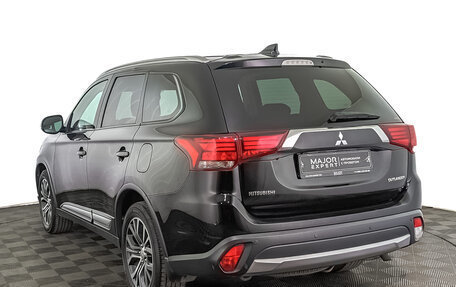 Mitsubishi Outlander III рестайлинг 3, 2018 год, 2 150 000 рублей, 7 фотография