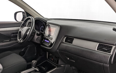 Mitsubishi Outlander III рестайлинг 3, 2018 год, 2 150 000 рублей, 13 фотография