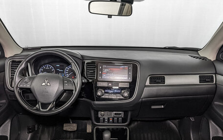 Mitsubishi Outlander III рестайлинг 3, 2018 год, 2 150 000 рублей, 14 фотография