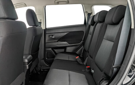 Mitsubishi Outlander III рестайлинг 3, 2018 год, 2 150 000 рублей, 18 фотография