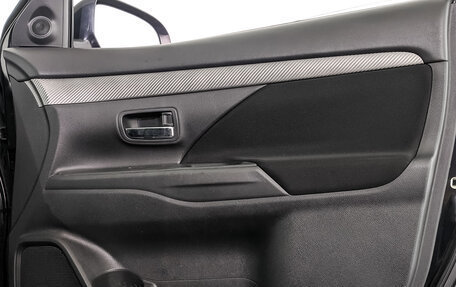 Mitsubishi Outlander III рестайлинг 3, 2018 год, 2 150 000 рублей, 25 фотография