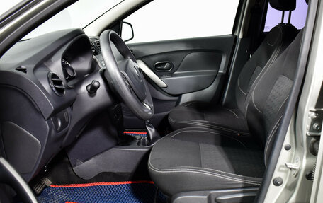 Renault Logan II, 2017 год, 825 000 рублей, 10 фотография