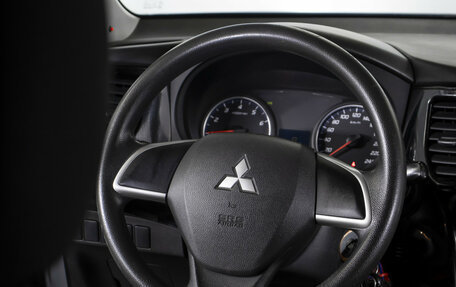 Mitsubishi Outlander III рестайлинг 3, 2013 год, 1 078 000 рублей, 13 фотография