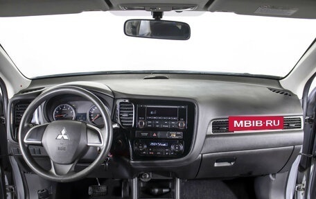 Mitsubishi Outlander III рестайлинг 3, 2013 год, 1 078 000 рублей, 12 фотография