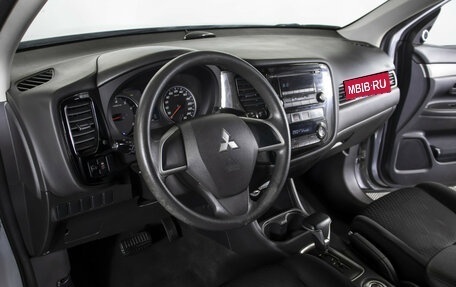 Mitsubishi Outlander III рестайлинг 3, 2013 год, 1 078 000 рублей, 17 фотография