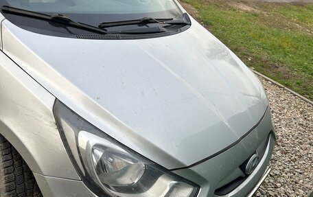 Hyundai Solaris II рестайлинг, 2011 год, 700 000 рублей, 1 фотография