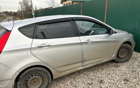 Hyundai Solaris II рестайлинг, 2011 год, 700 000 рублей, 3 фотография