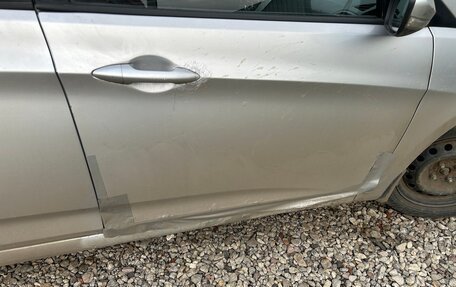 Hyundai Solaris II рестайлинг, 2011 год, 700 000 рублей, 4 фотография