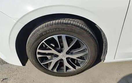 Geely Emgrand, 2025 год, 1 390 000 рублей, 2 фотография