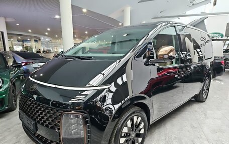 Hyundai Staria, 2024 год, 6 000 000 рублей, 1 фотография