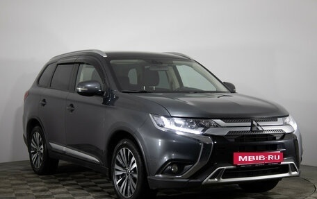 Mitsubishi Outlander III рестайлинг 3, 2019 год, 1 899 000 рублей, 3 фотография