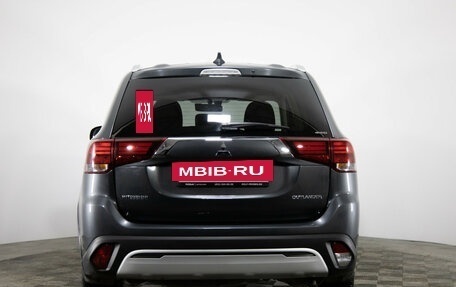 Mitsubishi Outlander III рестайлинг 3, 2019 год, 1 899 000 рублей, 6 фотография