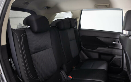 Mitsubishi Outlander III рестайлинг 3, 2019 год, 1 899 000 рублей, 13 фотография