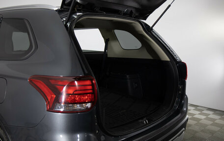 Mitsubishi Outlander III рестайлинг 3, 2019 год, 1 899 000 рублей, 24 фотография