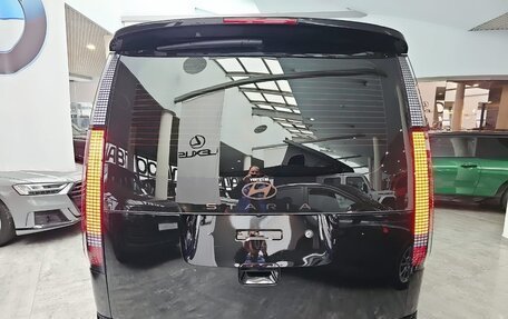 Hyundai Staria, 2024 год, 6 000 000 рублей, 4 фотография