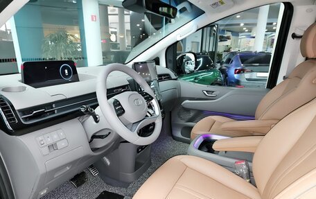 Hyundai Staria, 2024 год, 6 000 000 рублей, 9 фотография