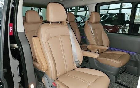 Hyundai Staria, 2024 год, 6 000 000 рублей, 8 фотография