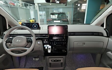 Hyundai Staria, 2024 год, 6 000 000 рублей, 11 фотография