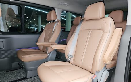 Hyundai Staria, 2024 год, 6 000 000 рублей, 23 фотография