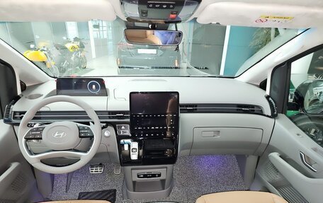 Hyundai Staria, 2024 год, 6 000 000 рублей, 10 фотография