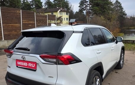 Toyota RAV4, 2021 год, 3 900 000 рублей, 5 фотография