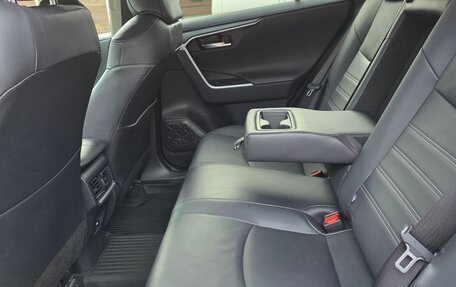 Toyota RAV4, 2021 год, 3 900 000 рублей, 10 фотография