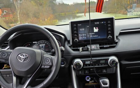 Toyota RAV4, 2021 год, 3 900 000 рублей, 13 фотография