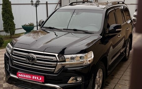 Toyota Land Cruiser 200, 2016 год, 6 170 000 рублей, 2 фотография