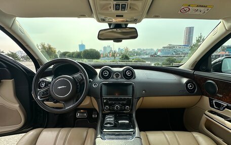 Jaguar XJ IV (X351), 2014 год, 2 100 000 рублей, 7 фотография