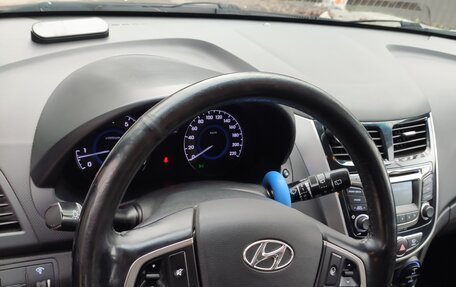 Hyundai Solaris II рестайлинг, 2016 год, 910 000 рублей, 3 фотография