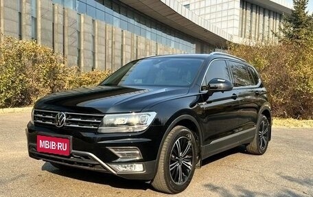 Volkswagen Tiguan II, 2021 год, 1 870 000 рублей, 1 фотография
