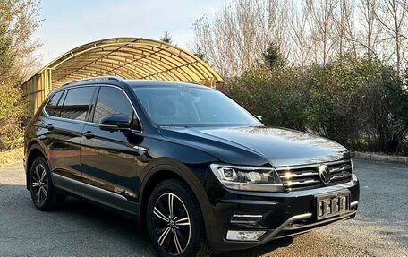 Volkswagen Tiguan II, 2021 год, 1 870 000 рублей, 3 фотография