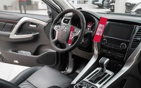 Mitsubishi Pajero Sport III рестайлинг, 2018 год, 2 449 000 рублей, 6 фотография