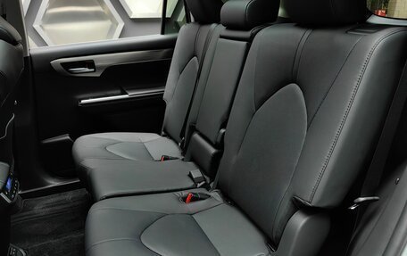 Toyota Highlander, 2025 год, 6 150 000 рублей, 32 фотография