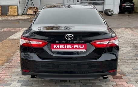 Toyota Camry, 2023 год, 3 800 000 рублей, 5 фотография