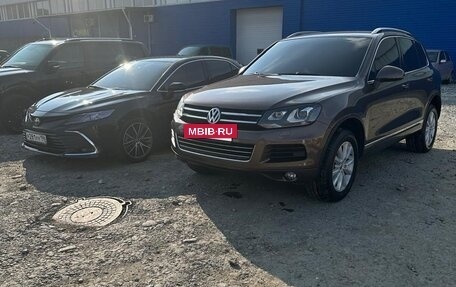 Volkswagen Touareg III, 2011 год, 1 800 000 рублей, 2 фотография