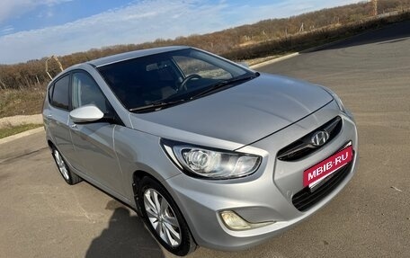 Hyundai Solaris II рестайлинг, 2012 год, 890 000 рублей, 3 фотография