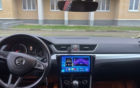 Skoda Superb III рестайлинг, 2017 год, 1 300 000 рублей, 23 фотография