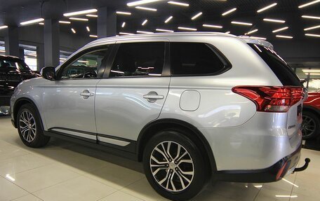 Mitsubishi Outlander III рестайлинг 3, 2016 год, 1 599 000 рублей, 3 фотография