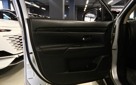 Mitsubishi Outlander III рестайлинг 3, 2016 год, 1 599 000 рублей, 9 фотография