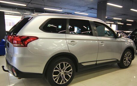 Mitsubishi Outlander III рестайлинг 3, 2016 год, 1 599 000 рублей, 4 фотография