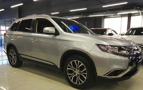 Mitsubishi Outlander III рестайлинг 3, 2016 год, 1 599 000 рублей, 2 фотография