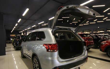 Mitsubishi Outlander III рестайлинг 3, 2016 год, 1 599 000 рублей, 17 фотография