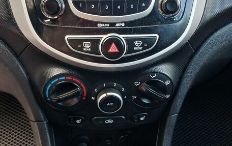 Hyundai Solaris II рестайлинг, 2013 год, 800 000 рублей, 2 фотография