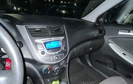 Hyundai Solaris II рестайлинг, 2012 год, 935 000 рублей, 10 фотография