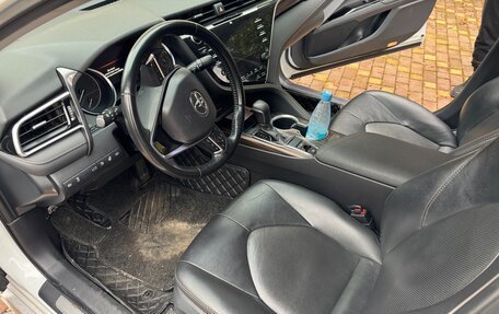 Toyota Camry, 2018 год, 3 100 000 рублей, 8 фотография