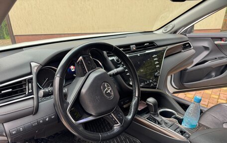 Toyota Camry, 2018 год, 3 100 000 рублей, 7 фотография