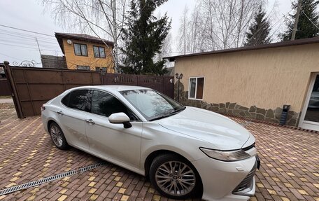 Toyota Camry, 2018 год, 3 100 000 рублей, 2 фотография