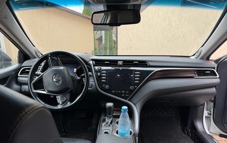 Toyota Camry, 2018 год, 3 100 000 рублей, 6 фотография